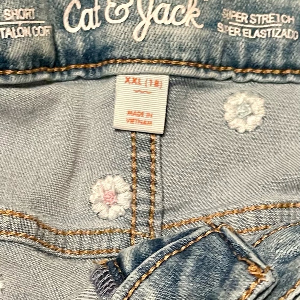 Cat & Jack denim shorts with embroidered flowers 5 pocket zip front shorts - Picture 4 of 4
